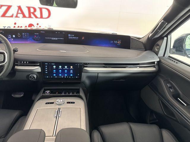 new 2025 Lincoln Navigator car, priced at $104,053