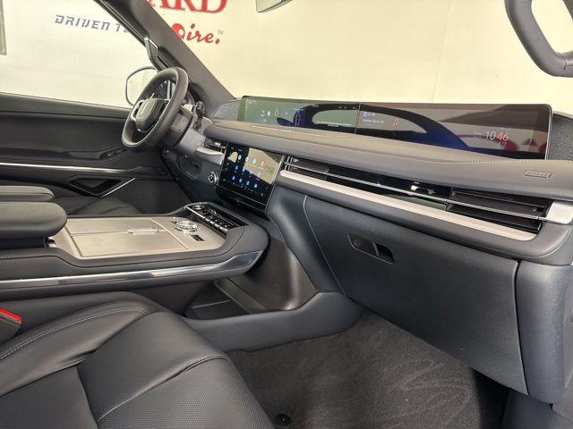 new 2025 Lincoln Navigator car, priced at $104,053