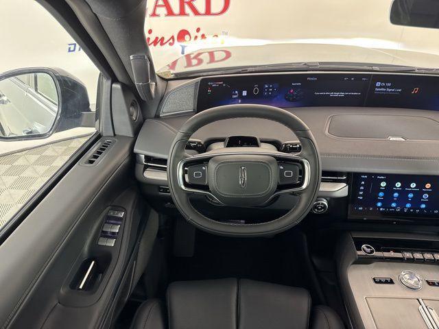 new 2025 Lincoln Navigator car, priced at $104,053