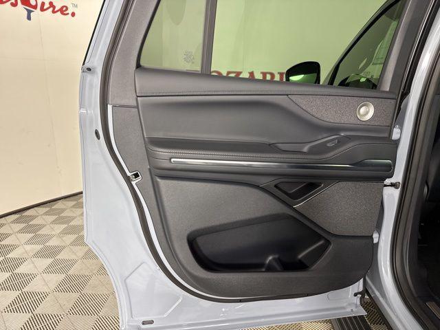 new 2025 Lincoln Navigator car, priced at $104,053