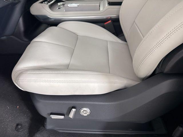 new 2025 Lincoln Navigator car, priced at $112,045