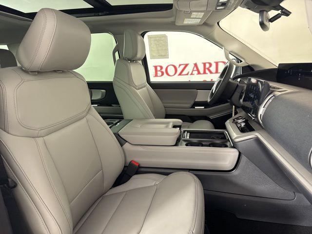 new 2025 Ford Expedition car, priced at $68,572