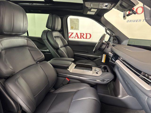 new 2025 Lincoln Navigator car, priced at $112,180