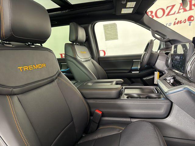 new 2025 Ford Expedition car, priced at $80,592