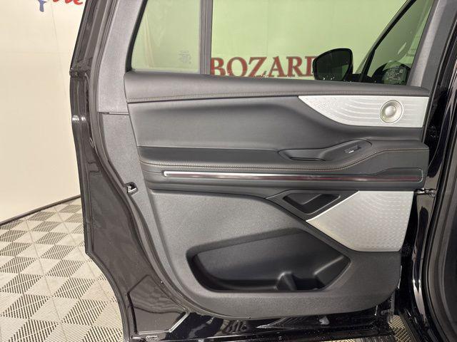 new 2025 Lincoln Navigator car, priced at $121,485