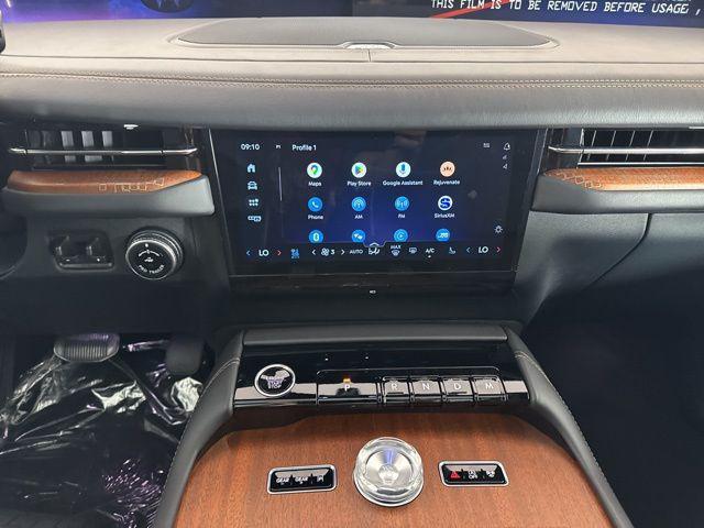 new 2025 Lincoln Navigator car, priced at $121,435