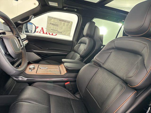 new 2025 Lincoln Navigator car, priced at $121,435