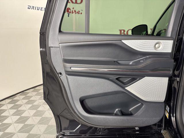 new 2025 Lincoln Navigator car, priced at $121,435