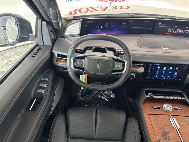 new 2025 Lincoln Navigator car, priced at $121,435