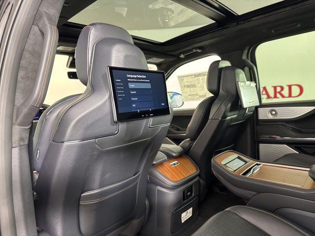 new 2025 Lincoln Navigator car, priced at $121,435