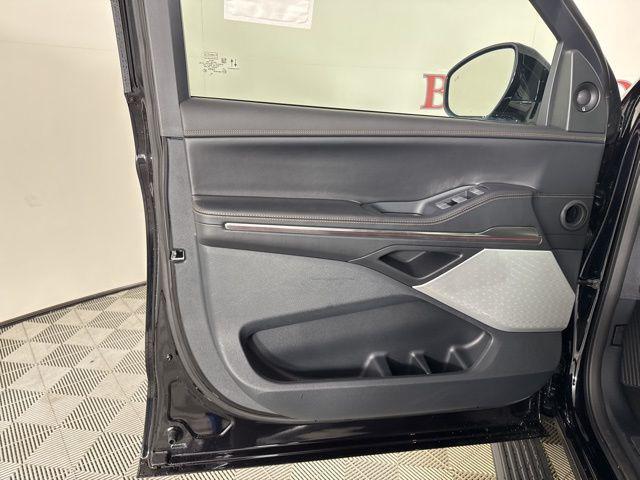 new 2025 Lincoln Navigator car, priced at $121,435