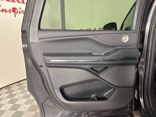 new 2025 Lincoln Navigator car, priced at $105,123