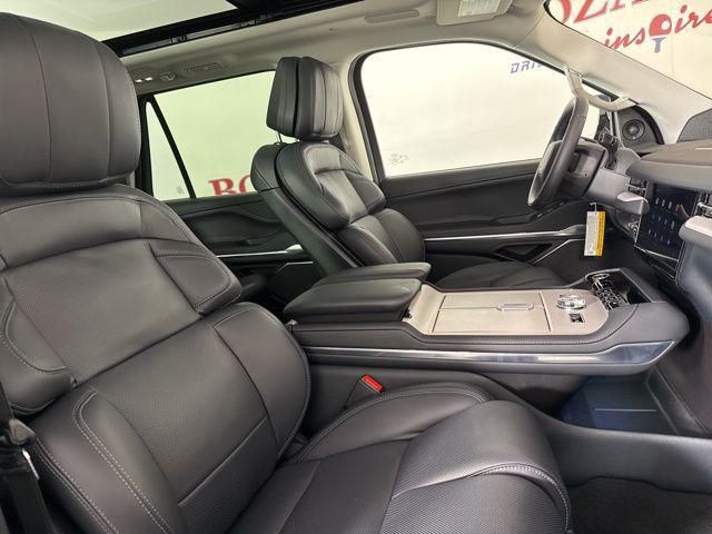 new 2025 Lincoln Navigator car, priced at $105,123