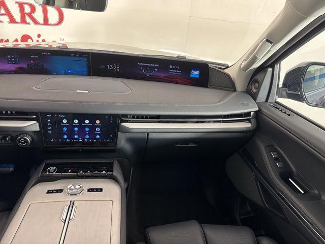 new 2025 Lincoln Navigator car, priced at $105,123