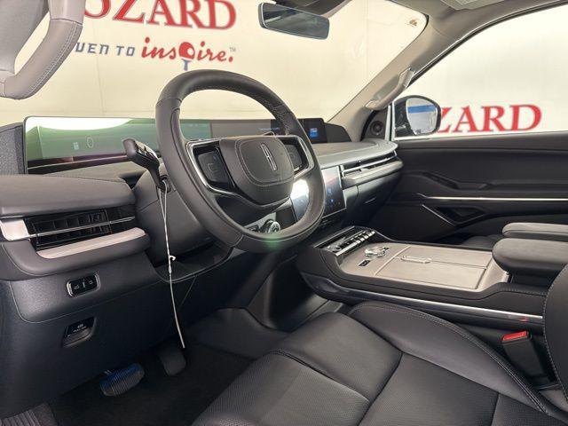 new 2025 Lincoln Navigator car, priced at $105,123