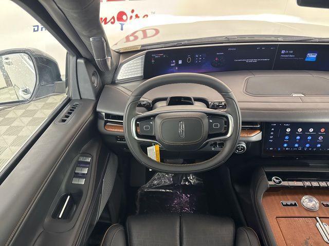 new 2025 Lincoln Navigator car, priced at $123,185