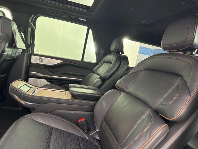 new 2025 Lincoln Navigator car, priced at $123,185