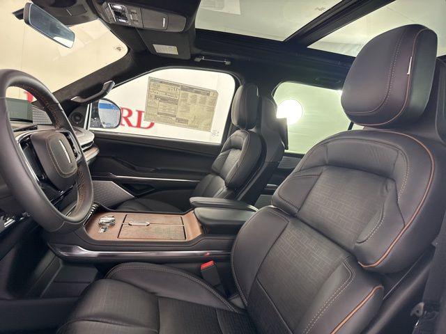 new 2025 Lincoln Navigator car, priced at $123,185