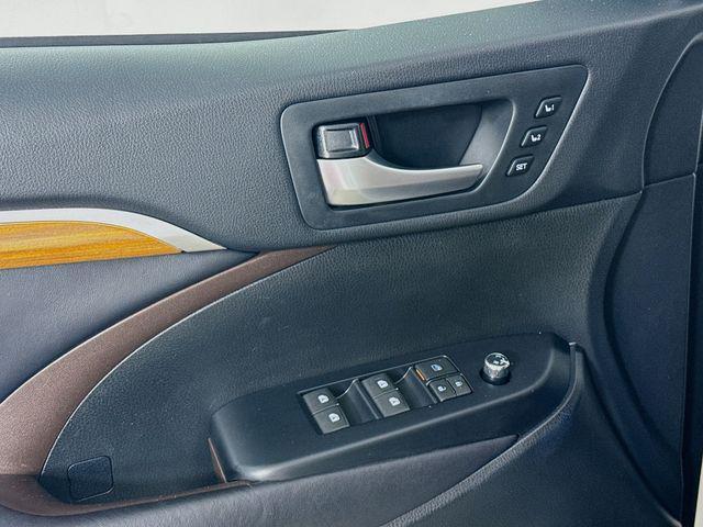 used 2017 Toyota Highlander Hybrid car, priced at $24,250