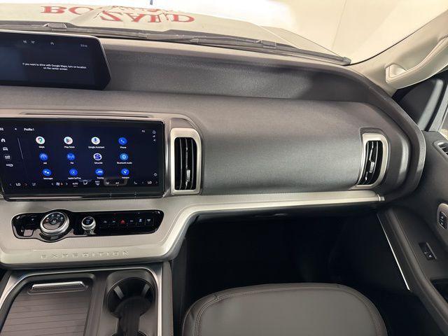 new 2025 Ford Expedition car, priced at $68,765