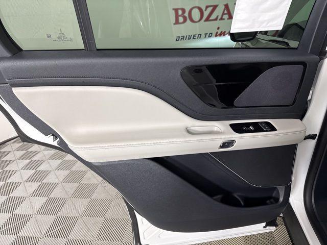 new 2025 Lincoln Aviator car, priced at $60,670