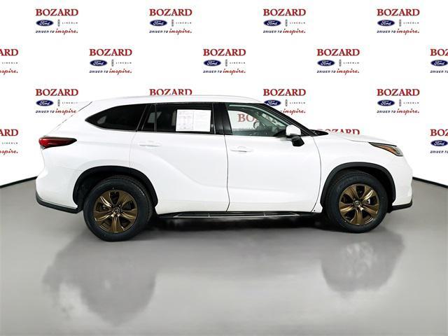 used 2022 Toyota Highlander Hybrid car, priced at $37,000