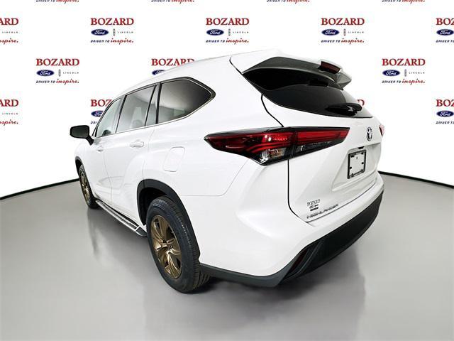 used 2022 Toyota Highlander Hybrid car, priced at $37,000