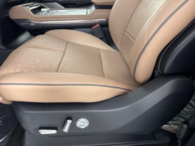 new 2025 Lincoln Navigator car, priced at $118,835