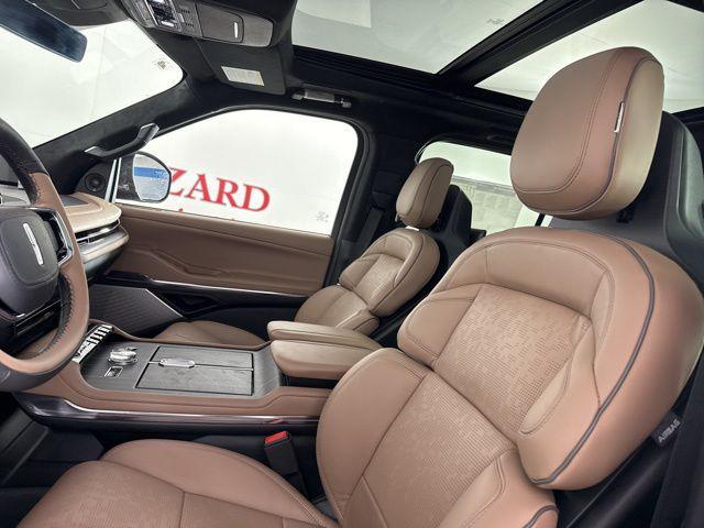 new 2025 Lincoln Navigator car, priced at $118,835