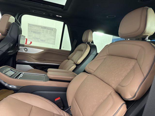 new 2025 Lincoln Navigator car, priced at $118,835