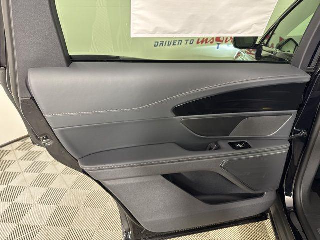 new 2025 Lincoln Nautilus car, priced at $52,886