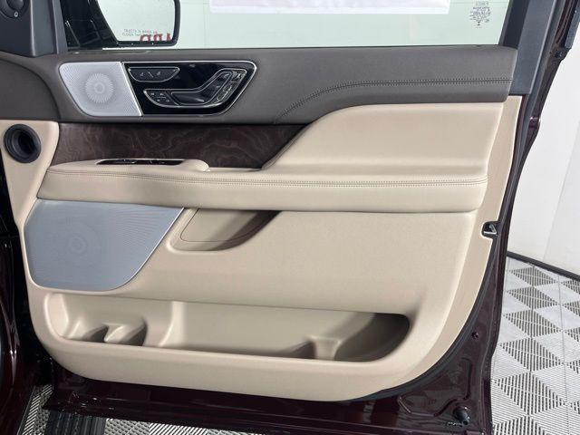 new 2024 Lincoln Navigator car, priced at $77,180