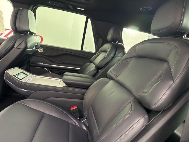 new 2025 Lincoln Navigator car, priced at $107,413
