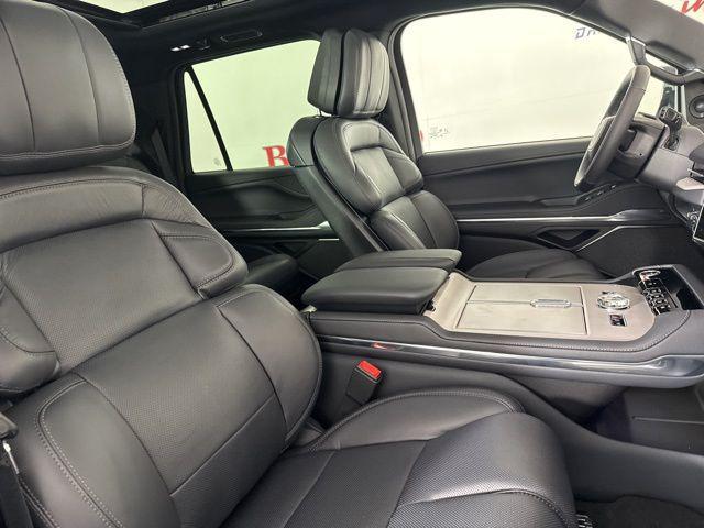 new 2025 Lincoln Navigator car, priced at $107,413