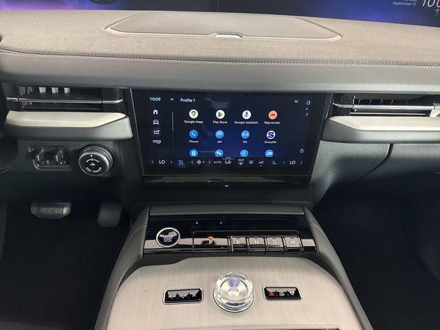 new 2025 Lincoln Navigator car, priced at $107,413