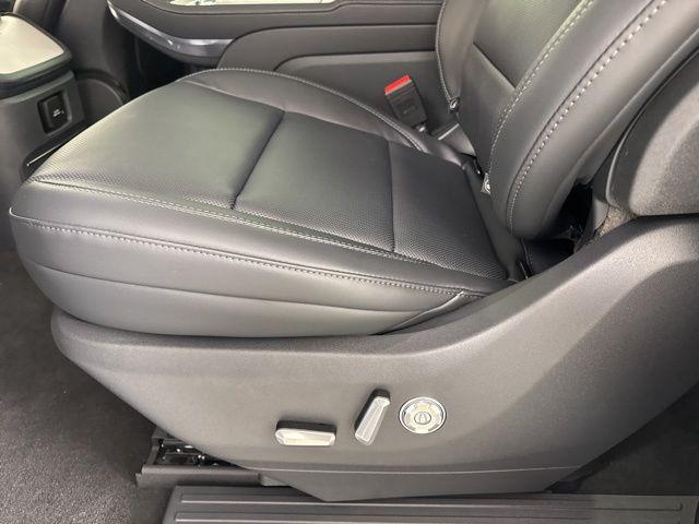 new 2025 Lincoln Navigator car, priced at $107,413