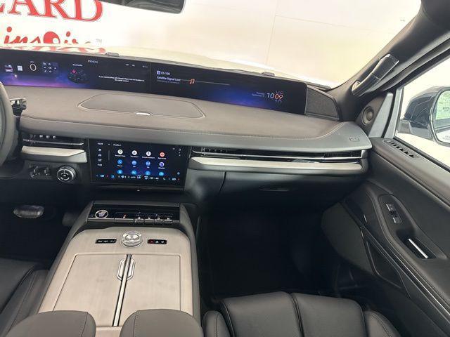 new 2025 Lincoln Navigator car, priced at $107,413