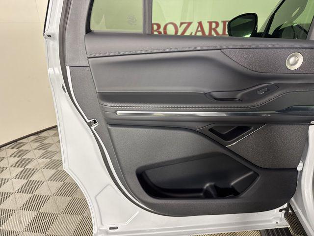 new 2025 Lincoln Navigator car, priced at $107,413