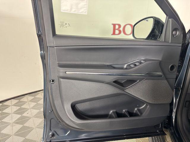 new 2025 Lincoln Navigator car, priced at $107,413