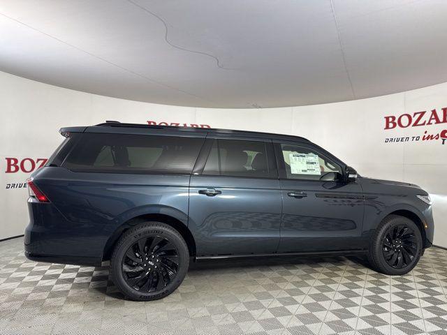 new 2025 Lincoln Navigator car, priced at $107,413