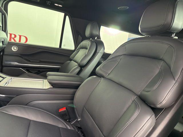 new 2025 Lincoln Navigator car, priced at $107,413
