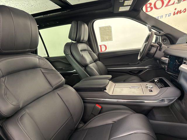 new 2025 Lincoln Navigator car, priced at $107,413