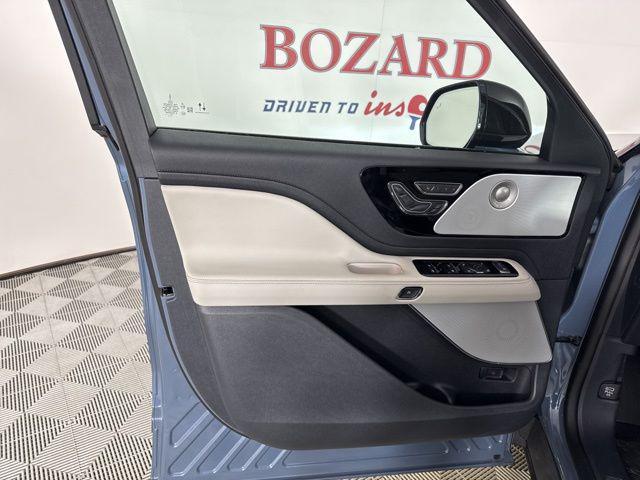new 2025 Lincoln Aviator car, priced at $71,305