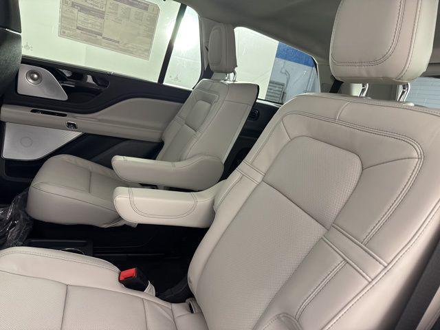 new 2025 Lincoln Aviator car, priced at $71,305