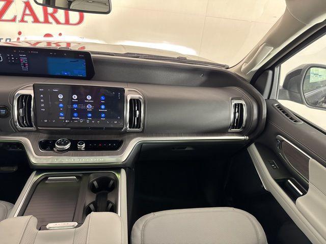 new 2025 Ford Expedition car, priced at $89,154