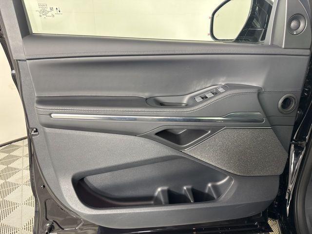 new 2025 Lincoln Navigator car, priced at $106,693