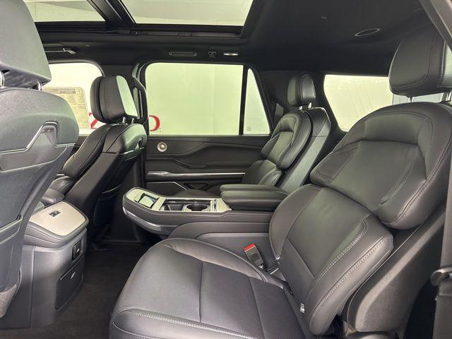 new 2025 Lincoln Navigator car, priced at $106,693
