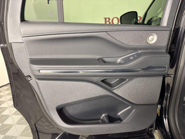 new 2025 Lincoln Navigator car, priced at $106,693