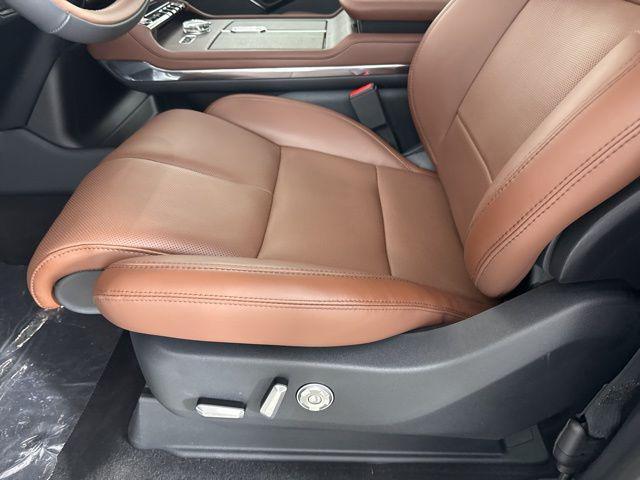 new 2025 Lincoln Navigator car, priced at $106,595