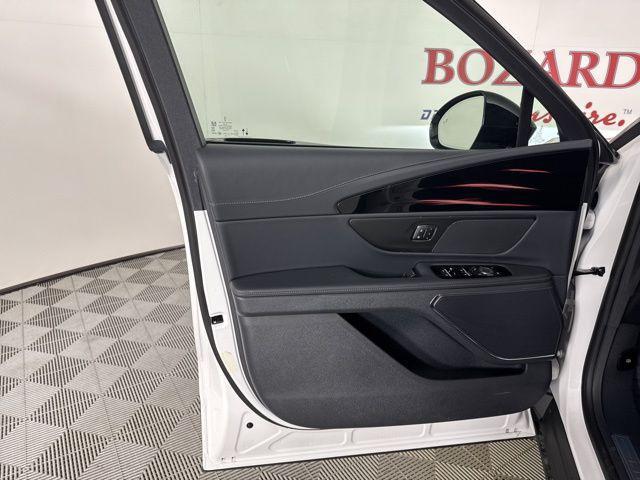 new 2025 Lincoln Nautilus car, priced at $53,576